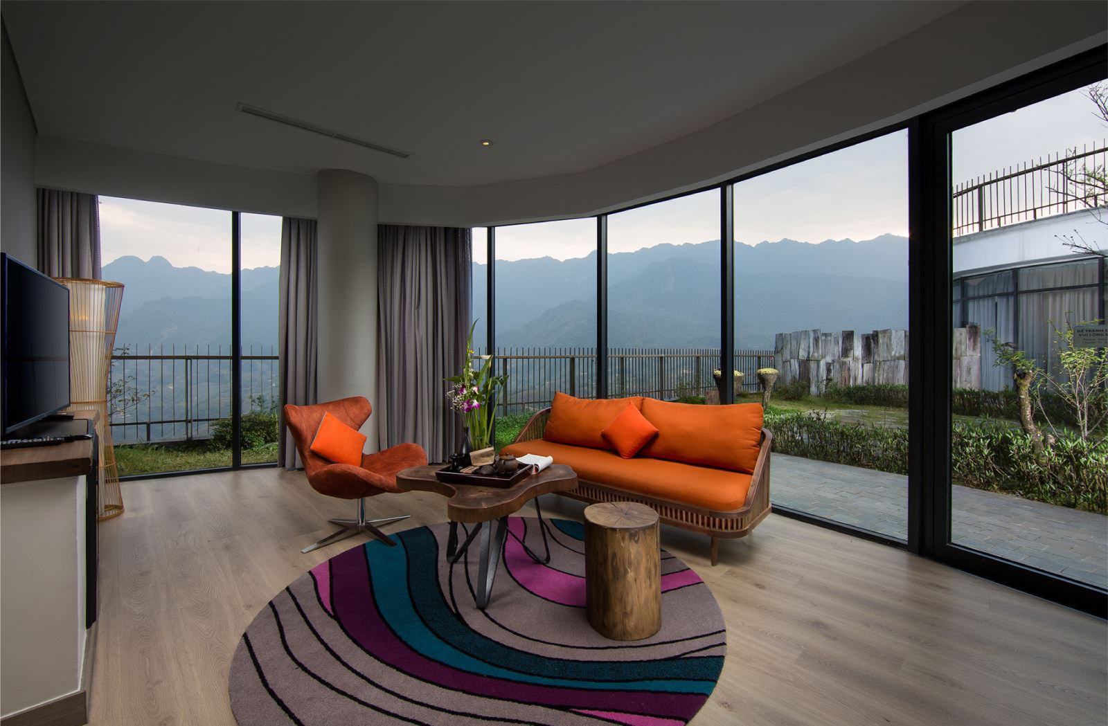 Red Dao Suite Bản Sắc